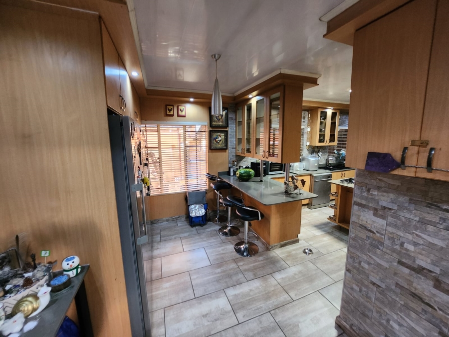 6 Bedroom Property for Sale in Vaalpark Free State